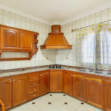 Jomeca Villa *